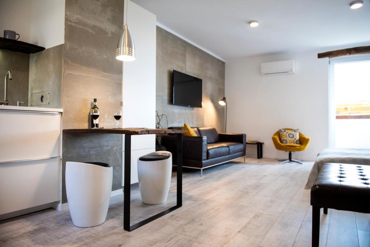 Appartement Loft Apartman à Pécs Extérieur photo